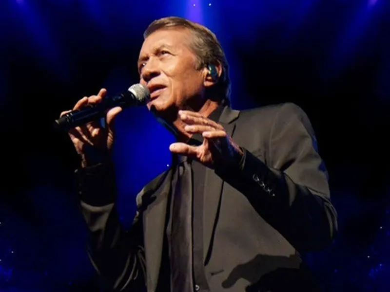 Jose Maria Napoleon live on tour